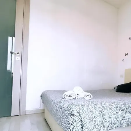 Апартаменты Nice Modern With Big Balcony In City Милан